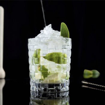 Cocktail Elderflower Caipirinha